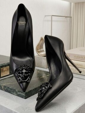 Versace Medusa Insignia Black Leather Pumps Size EUR 38, US 7.5